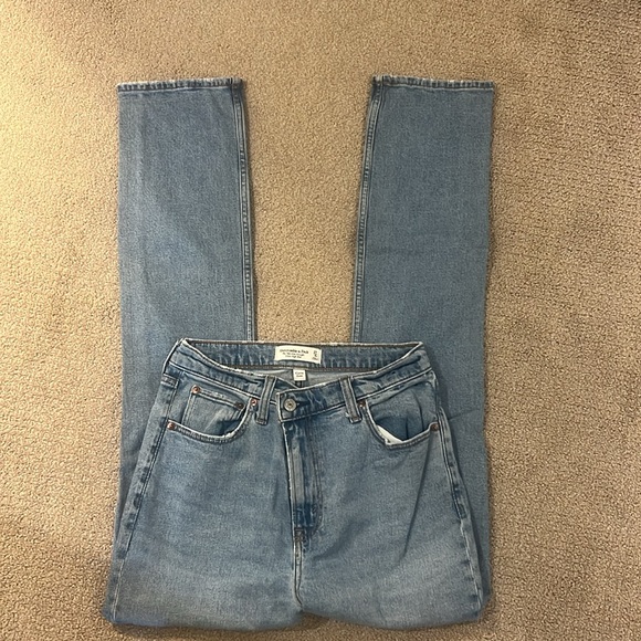 Abercrombie & Fitch “The ‘90s Slim Straight Ultra High Rise” - Picture 3 of 4